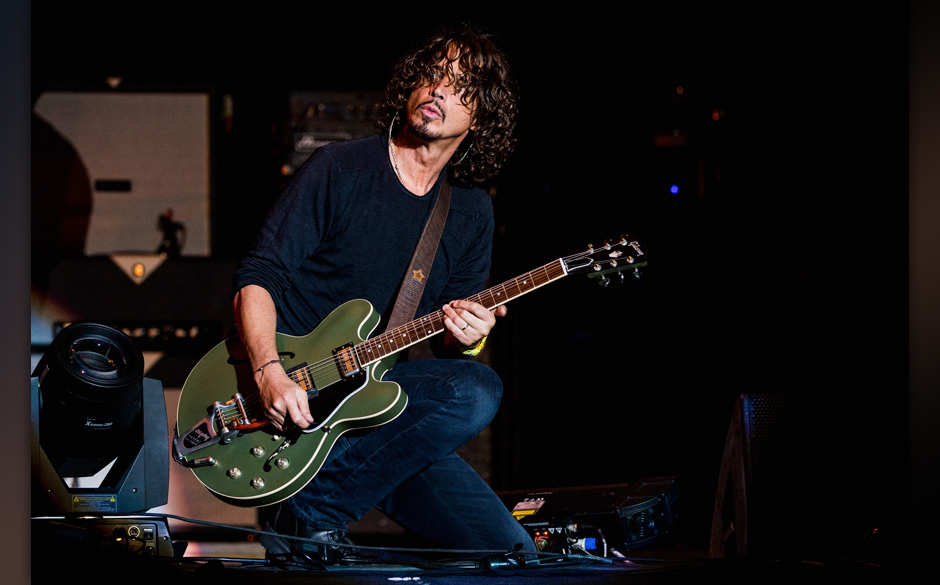 SAO PAULO, BRAZIL - APRIL 06:  Chris Cornell of Soundgarden performs on stage during the 2014 Lollapalooza Brazil at Autodrom