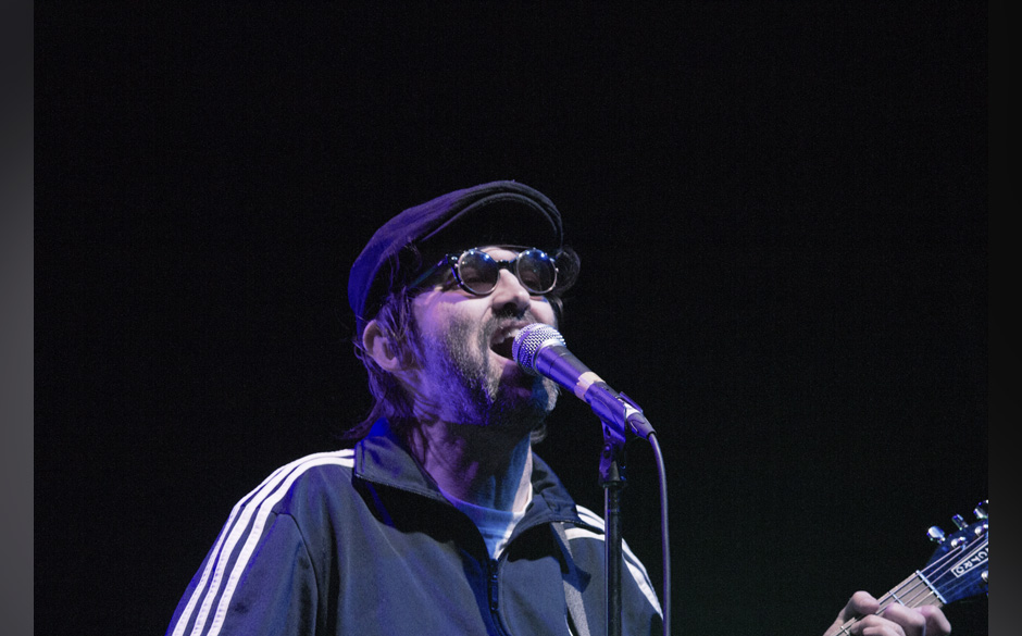 Frontmann Mark Oliver Everett beim Konzert seiner Eels in Berlin - so engagiert sah man ihn an diesem Abend eher selten....