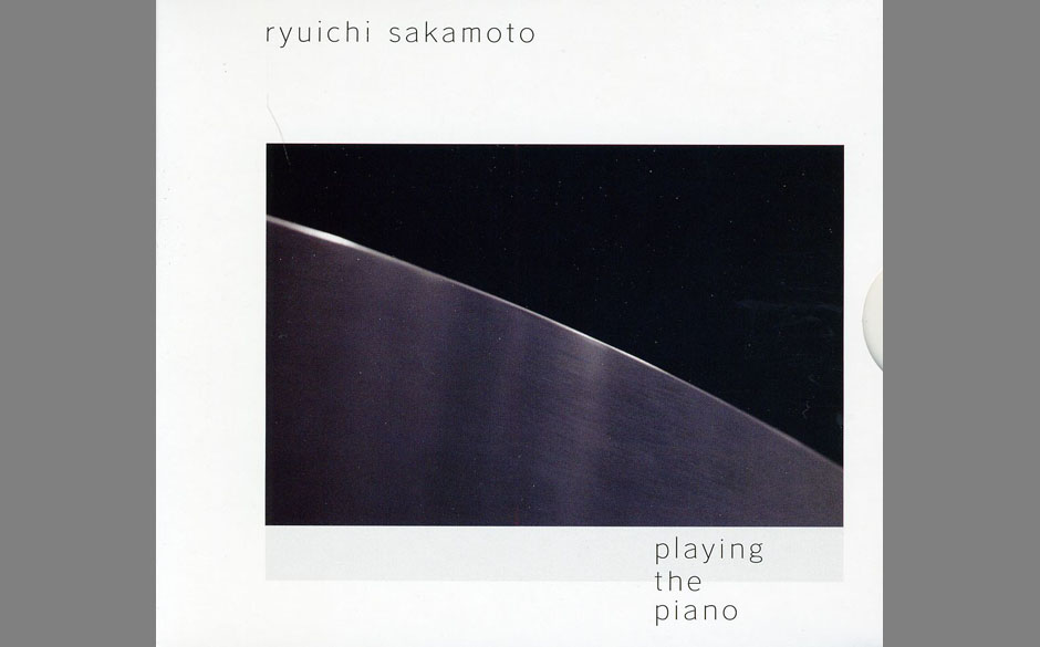 Ryuichi Sakamoto - "Playing The Piano". Nicht viele verfolgen ihre musikalischen Visionen so konsequent wie Ryuchi Sakamot...