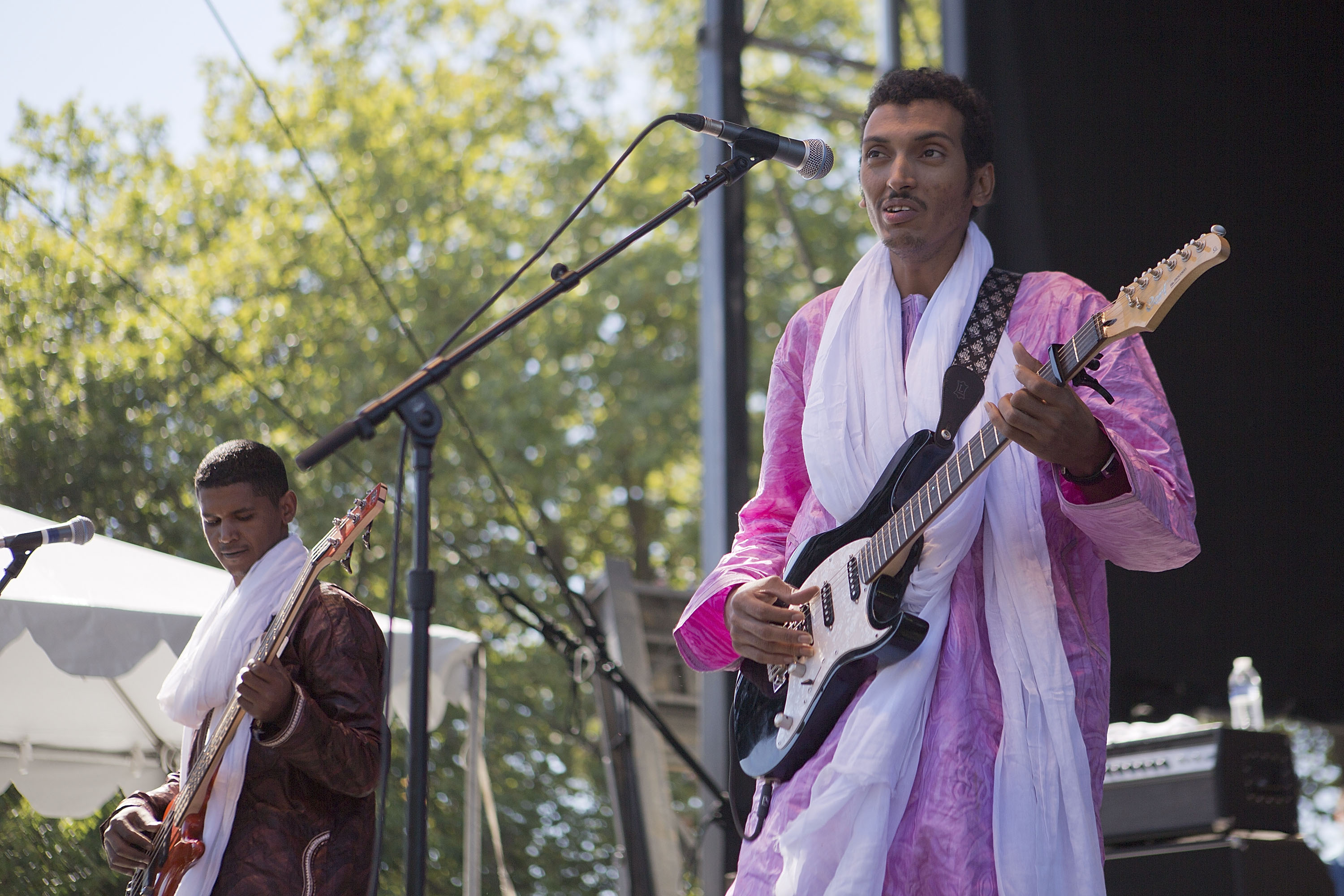 4. Weil ein nordafrikanischer Nomade das aufregendste Blues-Album des Jahres aufnahm. Omar Moctar, genannt Bombino, hat mi...