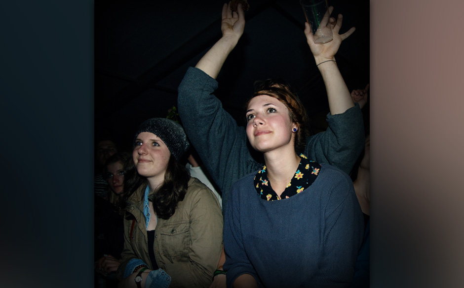 die Mädchen schmachteten, die Jungs dahinter jubelten...
