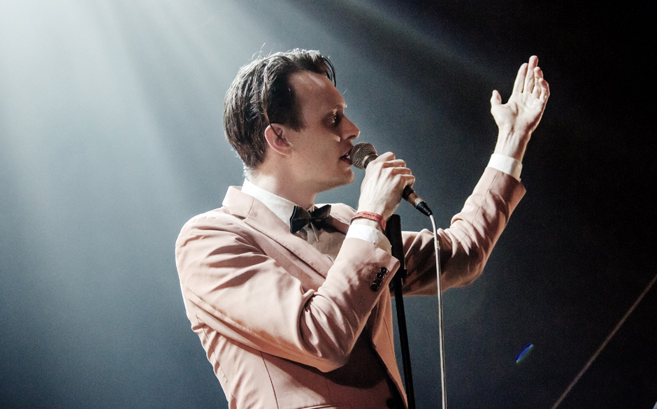 Virtuoser ging es dann aber wieder bei Efterklang weiter - erhebende Klänge, die auch den Regen endlich wieder vertrieben.