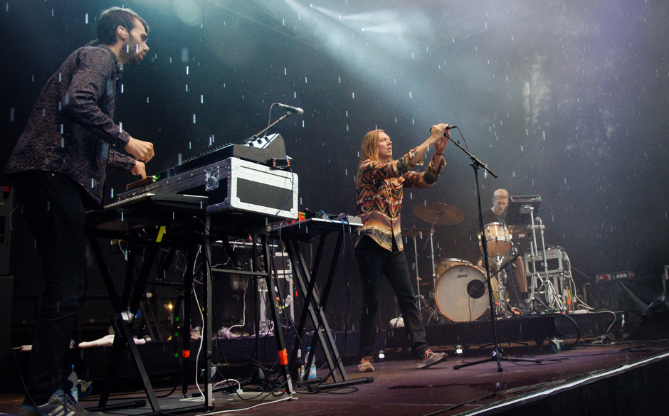 Danach kam Regen und When Saints Go Machine.