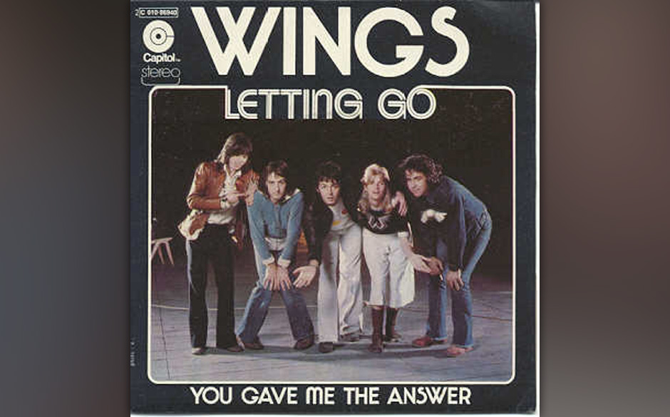 61. Letting Go (Auf Venus And Mars, 1975)
Kein Liebeslied, eher eines über eine Obsession. Das Arrangement aus harten Git...
