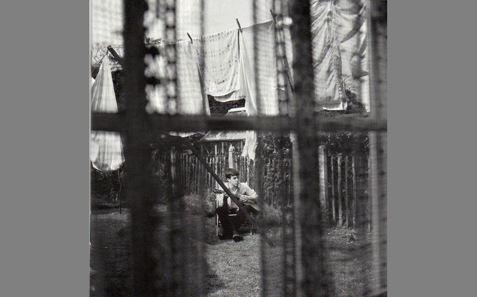 13. Too Much Rain (Auf „Chaos And Creation In The Backyard“, 2005). McCartney ließ sich zu diesem Song von Charlie Ch...