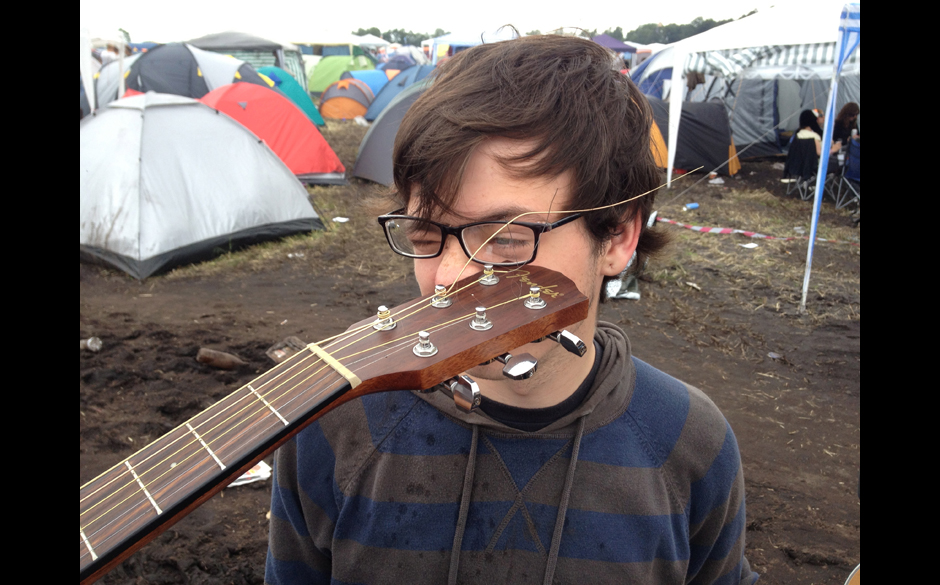 RS: Beende folgenden Satz - "Wer nach der Party noch gut aussieht..." JUNGE: ...hat was falsch gemacht.