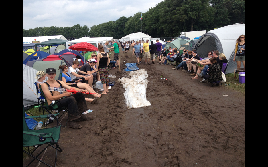 RS fragt: Was würdet ihr auf dem Hurricane gern verbessern? GRUPPE: Crowdsurfing soll endlich erlaubt sein!