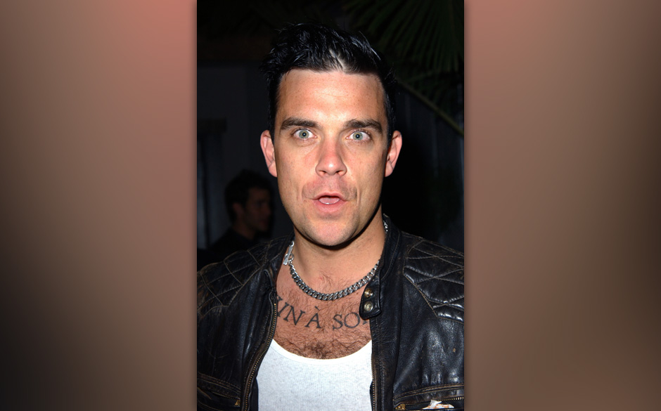 Robbie Williams hat nach und nach eine Menge symbolträchtige Motive auf seinem Körper verteilt....
