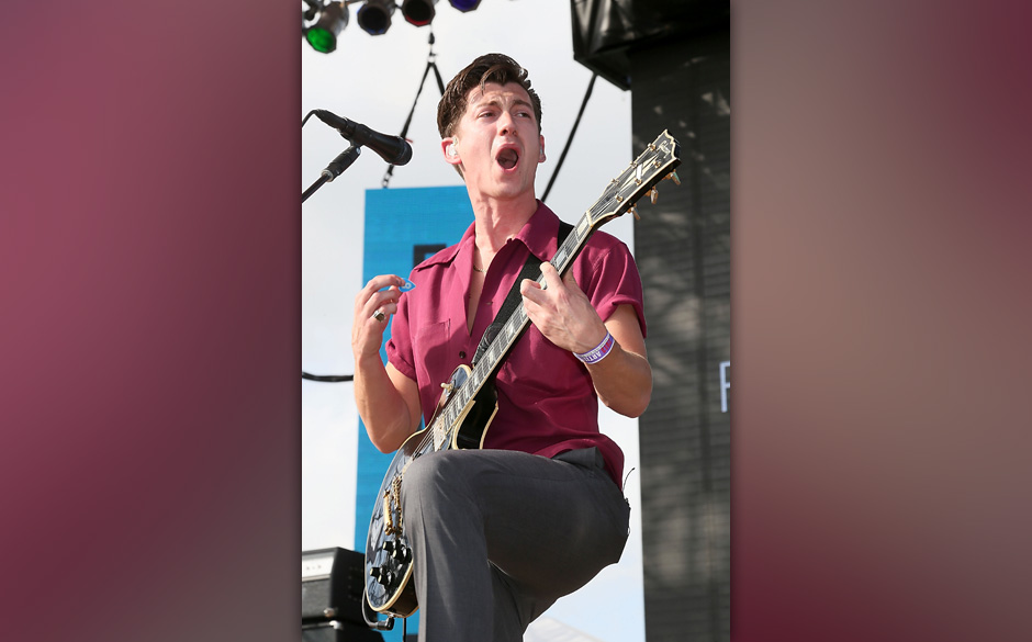 HOUSTON, TX - JUNE 01:  Alex Turner performs in concert with The Arctic Monkeys during the Free Press Summer Festival at E...