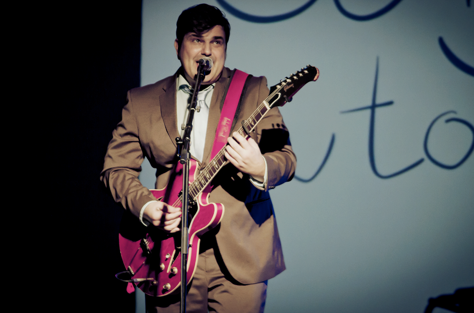 Bernd Begemann: Geboren 1.11.1962 in Bad Salzuflen.
Wichtigste Alben: „1987“ (1987, mit Die Antwort), „Rezession, Ba...