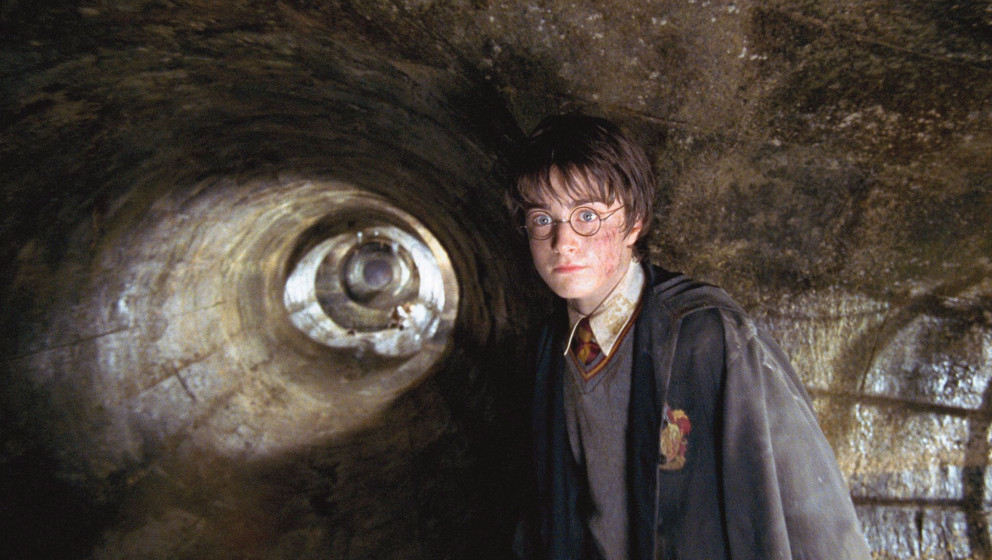 Quality: Original.

Film Title: Harry Potter And The Chamber Of Secrets. Caption: DANIEL RADCLIFFE as Harry Potter in a sce