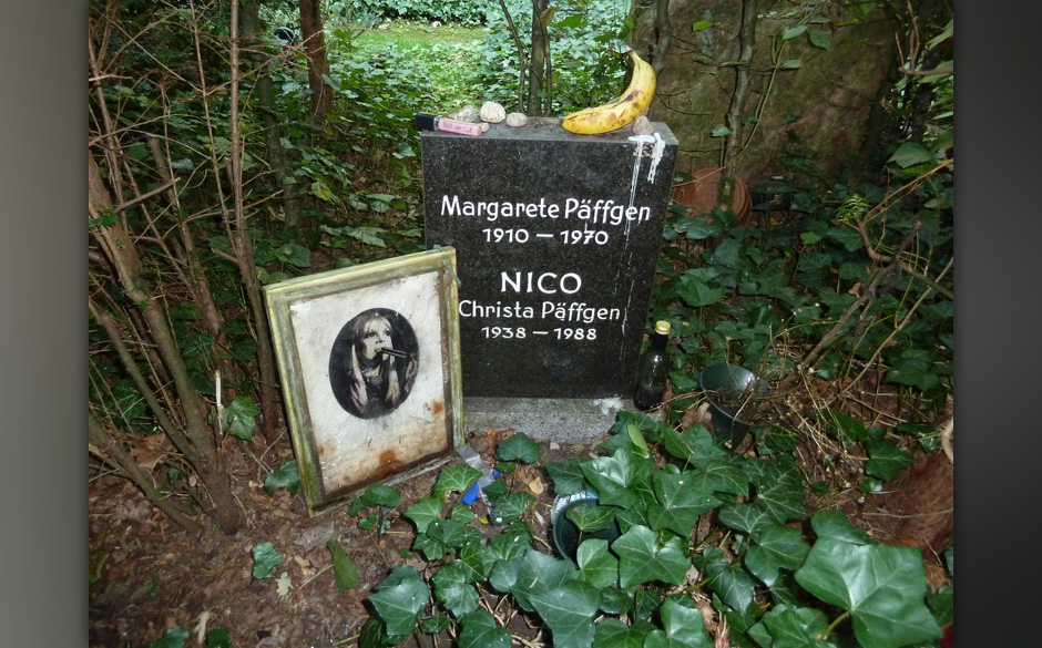 Das Grab von Christa Päffgen (1938 - 1988). Sie liegt im selben Grab wie ihre Mutter auf dem
Friedhof Grunewald-Forst in ...