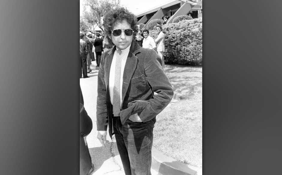 10. Every Grain Of Sand - SHOT OF LOVE (1981). „Der Song könnte auch einer der großen David-Psalmen sein“, sagte Bon...