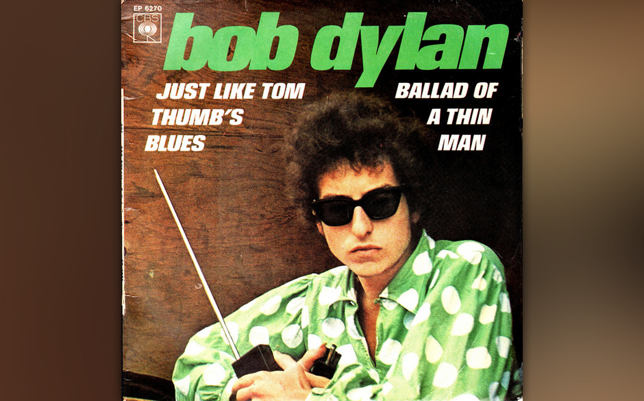 Es gibt auch zahlreichende homoerotische Anspielungen – von dem nackten Mann über den Schwertschlucker bis zum einäugi...