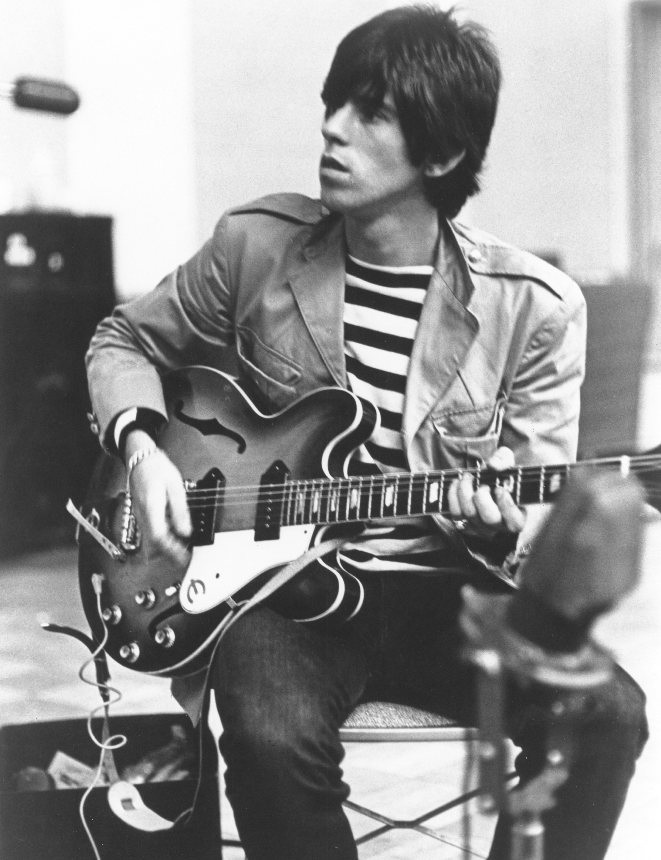 Über KOLLEGEN: „Ich würde mit ihm nie richtig warm werden, selbst wenn ich direkt neben ihm begraben wäre.“
—übe...