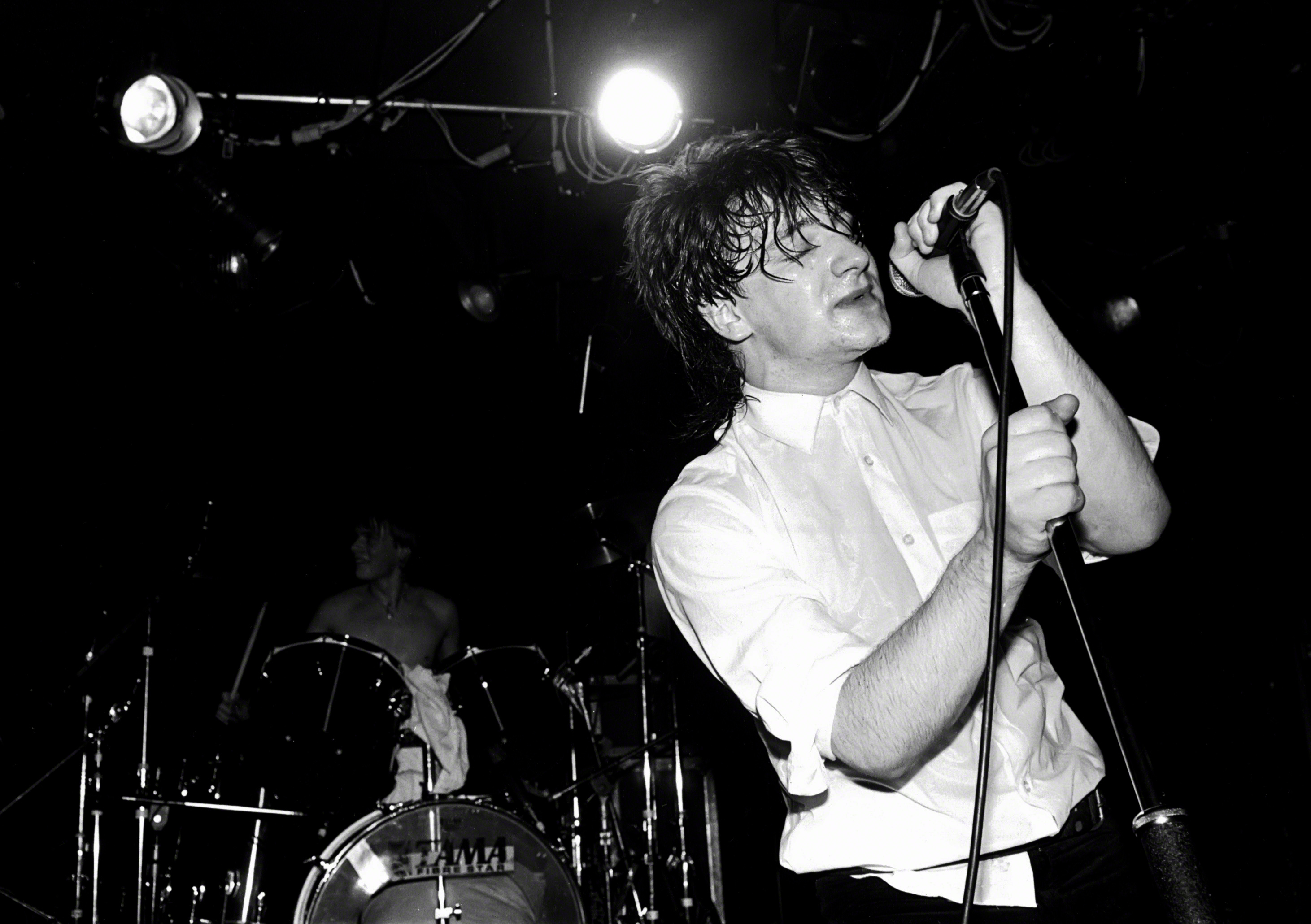 U2 bei einem Live-Auftritt im Jahr 1983