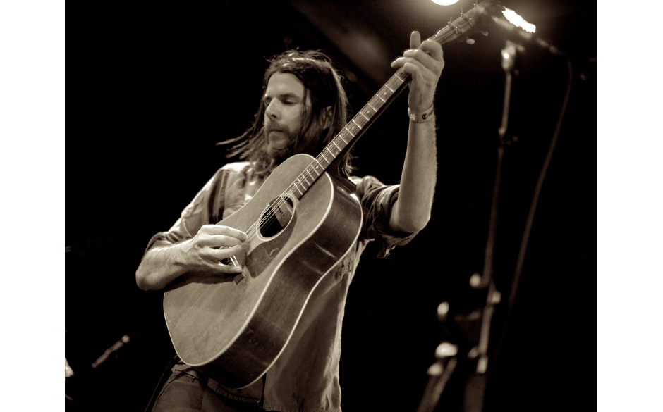 In den ausufernden Liedern sind manchmal drei Songs versteckt, üppige Gitarrensoli, Bläser- und Streichersätze, Flöten...