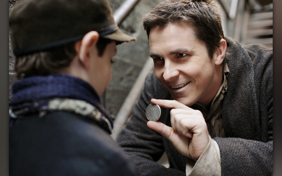 10. The Prestige (2006). In einer Doppelrolle als Zwillingspaar spielt Bale Magier, die auf der Suche nach dem perfekten T...