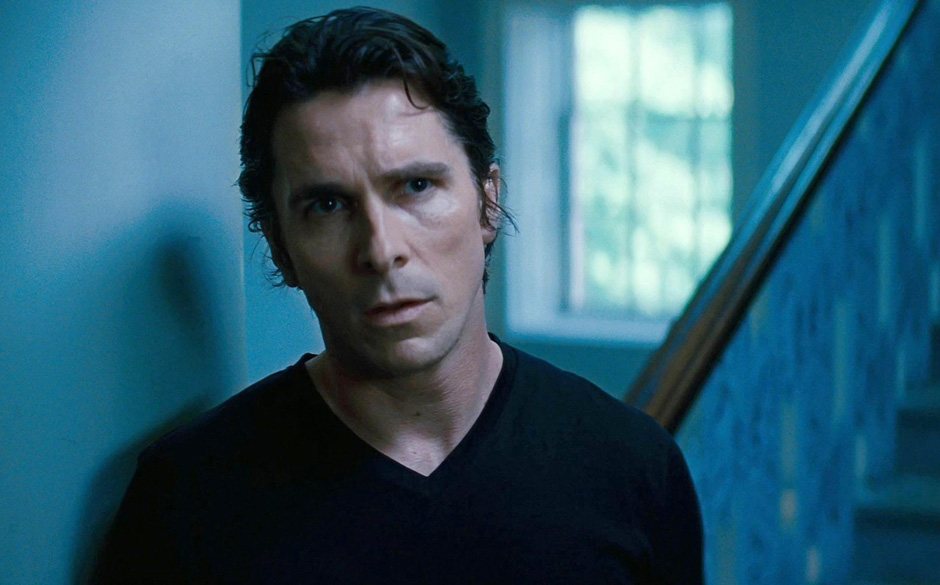 4. The Dark Knight Rises (2012). Nach dem Tod der Freundin ist Batman ein Wrack. Die Abschiedsbrief-Szene mit Michael Cain...