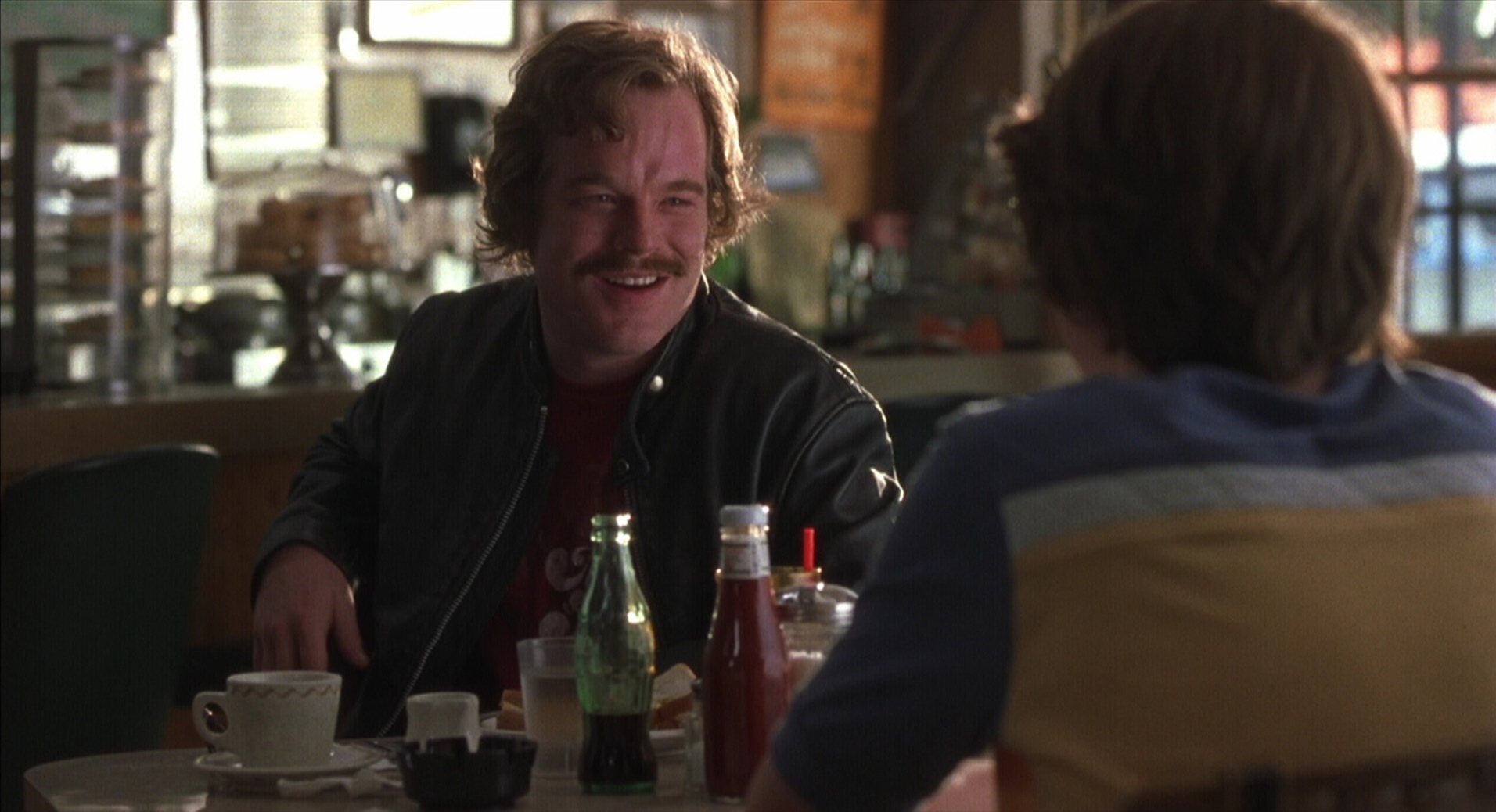8. Almost Famous (2000). In der fiktiven Rockband-Biografie brilliert Hoffman als Musikjournalist Lester Bangs, der, abgek...
