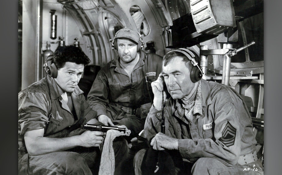"Air Force", Howard Hawks, 1943. Das Massaker von Pearl Harbor aus amerikanischer Sicht – mit einem Feind, der nahezu u...
