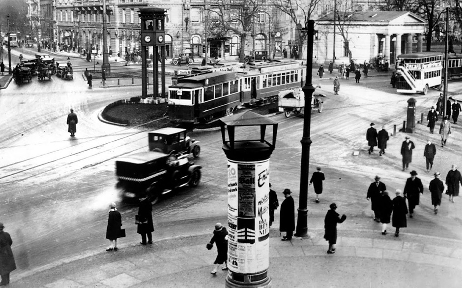 "Berlin. Die Sinfonie der Großstadt" (1927). Weltberühmte Montage von Szenen einer Metropole, die ihr eigenes Klangbild ...