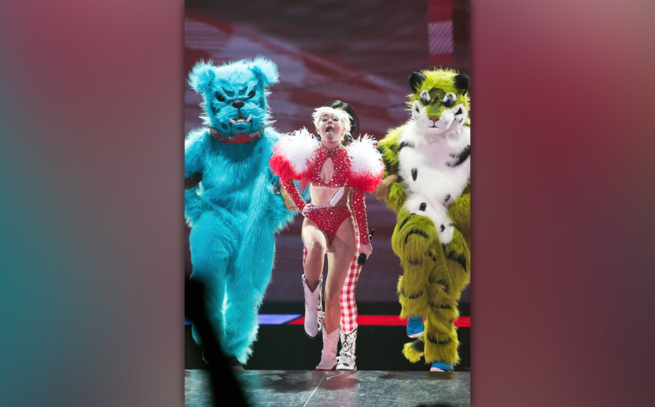 Miley Cyrus "Bangerz Tour" - Tacoma, WA