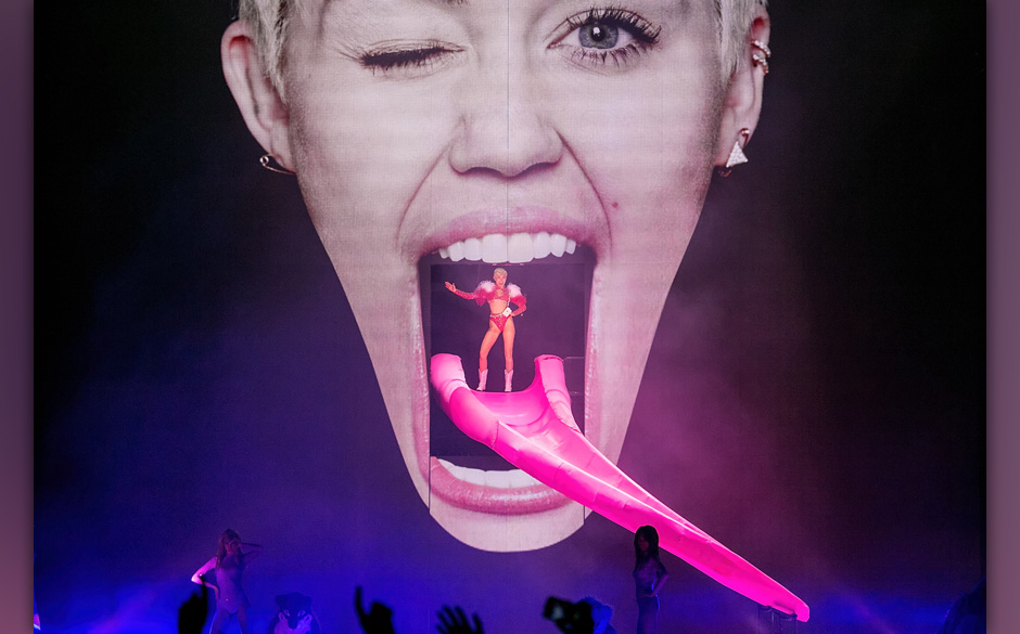Miley Cyrus "Bangerz Tour" - Tacoma, WA