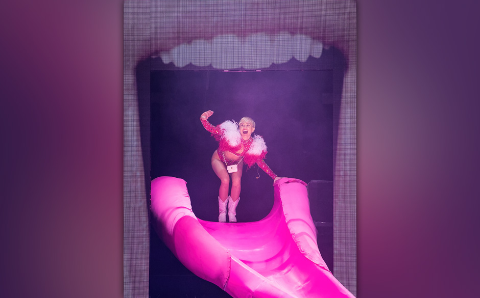 Miley Cyrus "Bangerz Tour" - Tacoma, WA