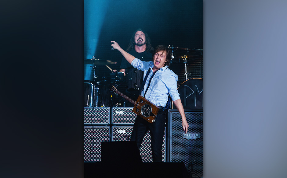 SEATTLE, WA - JULY 19:  Dave Grohl (L) and Sir Paul McCartney (R) perform on stage at Safeco Field on July 19, 2013 in Sea...