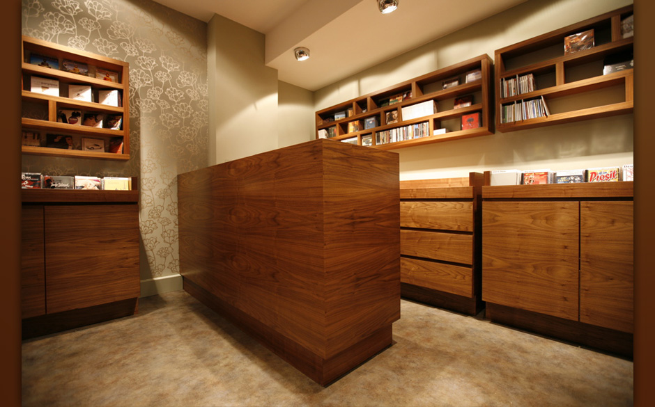 Unsere Plattenladenempfehlung der Woche ist das CDs am Goethe-Haus, Am Salzhaus 1 in 60311 Frankfurt/Main.


Am Salzhaus 1...