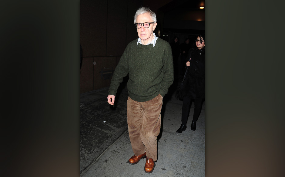 NEW YORK, NY - JANUARY 09: Woody Allen is seen arriving at Madison Square Garden on January 9, 2014 in New York City. (Pho...