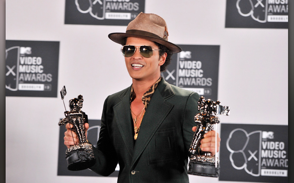 12. Bruno Mars – 18,839,681 Dollar