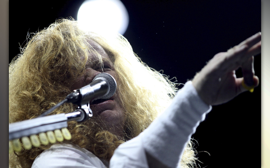 LA PLATA, ARGENTINA - OCTOBER 06:  Dave Mustaine of Megadeth performs live on stage at Ciudad de La Plata Stadium on Octob...
