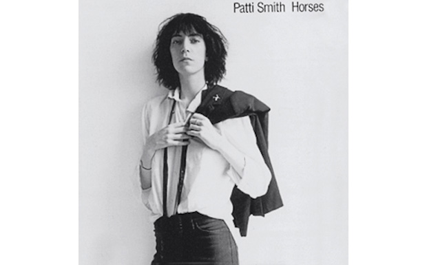 Platz 44: Patti Smith - "Horses"
„Jesus died for somebodys’s sins, but not mine“, singt sie trotzig im gewagten Rema...