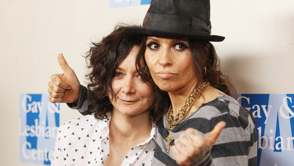 WEST HOLLYWOOD, CA - MARCH 15:   Sara Gilbert (L) and Linda Perry arrive at the L.A. Gay & Lesbian Center presents An Eve