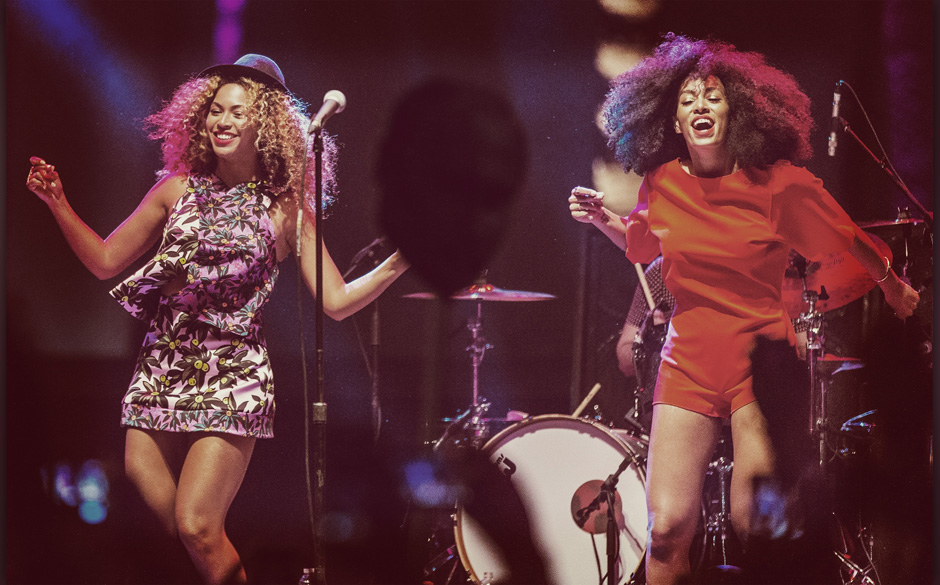 INDIO, CA - APRIL 12:  (EDITORS NOTE: Image was processed using Digital Filters) Singer Beyonce (L) performs with her sist...