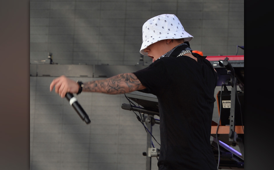 INDIO, CA - APRIL 13:  Singer Justin Bieber performs onstage during day 3 of the 2014 Coachella Valley Music & Arts Festiv...