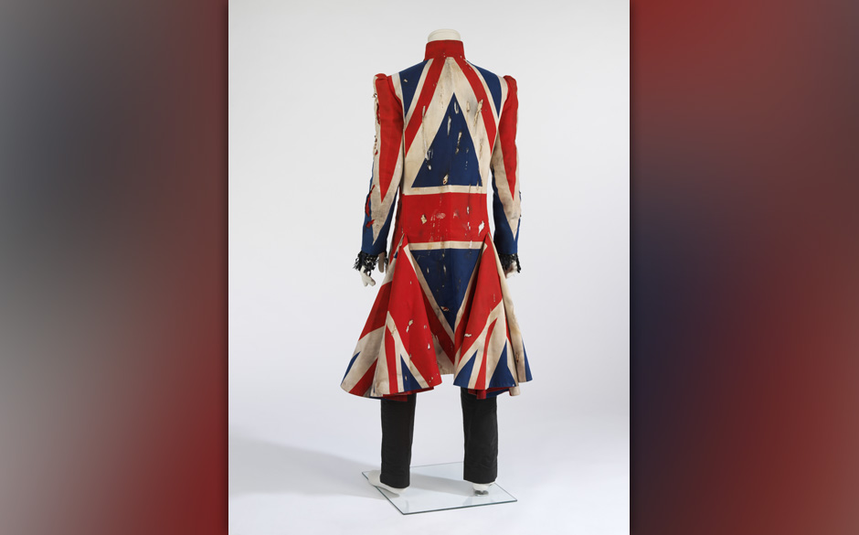 Union-Jack-Mantel für Earthling-Cover und -Tour, 1997; Entwurf von Alexander McQueen und David Bowie