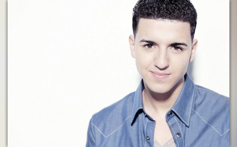 13. Dänemark: Bazim, „Cliché Love Song“
Ist eben das, was der Titel verspricht. John-Turturro-artiger Sänger mit se...