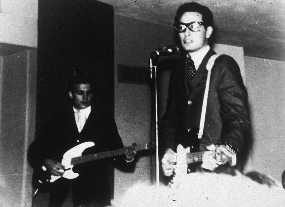 Buddy Holly
National Guard Armory, Duluth
31. Januar 1959
Die Crickets hatte er hinter sich gelassen, im Winter 1959 war B...