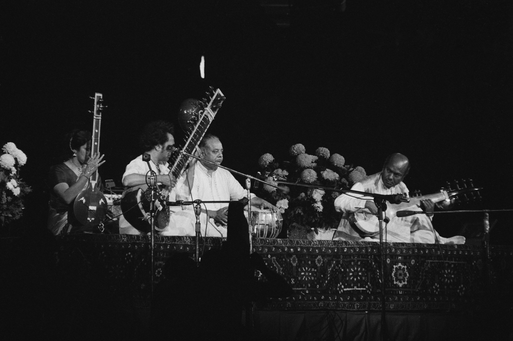 Die Öffentlichkeit hoffte gar auf eine Beatles-Reunion, doch McCartney sagte ab, Lennon verließ trotz Zusage zwei Tage v...