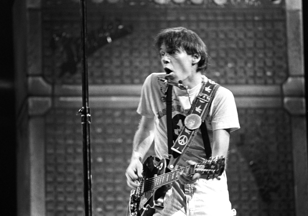 Neil Young
Cow Palace, San Francisco
22. Oktober 1978
Kapuzenmännlein, gigantische Verstärkertürme, Feedback-Gewitter u...
