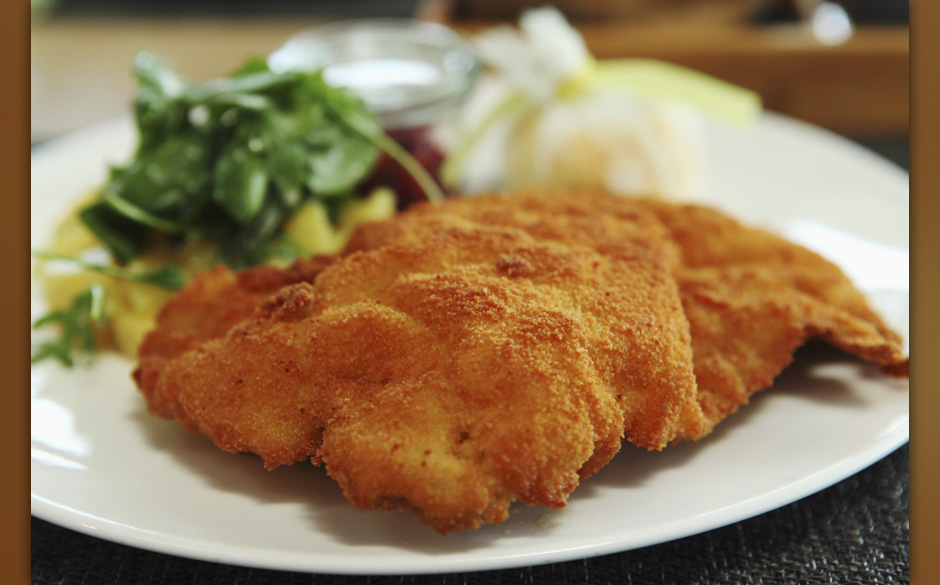 "Ein vernünftiges Wienerschnitzel, vom Kalb versteht sich, mit Bratkartoffeln und einem kleinen Beilagensalat."