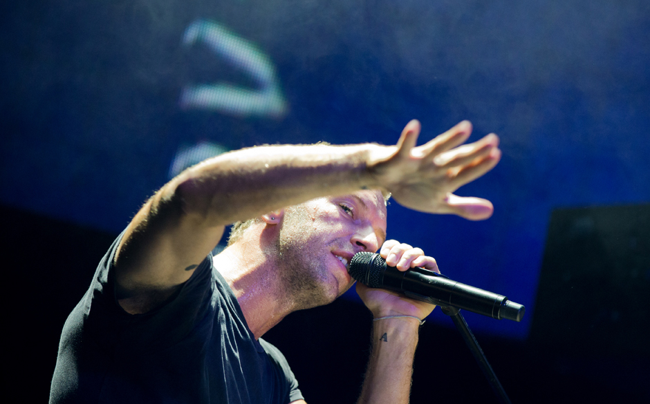 Chris Martin, S‰nger der britischen Band Coldplay, steht am 25.04.2014 beim weltweit ersten von sieben Konzerten zur Ver...