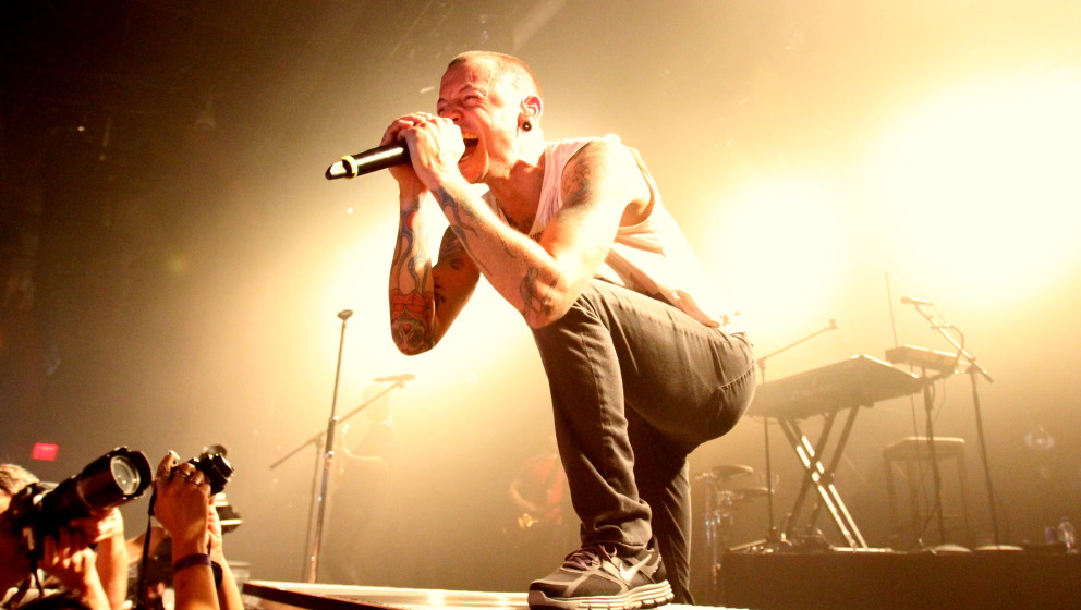 NEW YORK - SEPTEMBER 14: Chester Bennington of Linkin Park performs at the Best Buy Theater on September 14, 2010 in New York