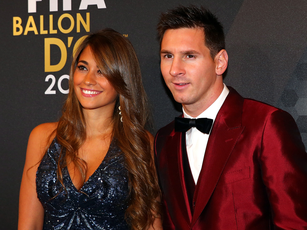 4. Antonella Roccuzzo (von Lionel Messi, Argentinien):
Antonella Roccuzzo ist nicht nur schön, hat studiert und ist eine ...