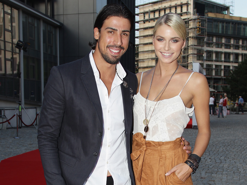 5. Lena Gercke (von Sami Khedira, Deutschland):
Lena und Samy gewinnen wohl jeden Sympathie-Blumentopf, denn sie wirken bo...