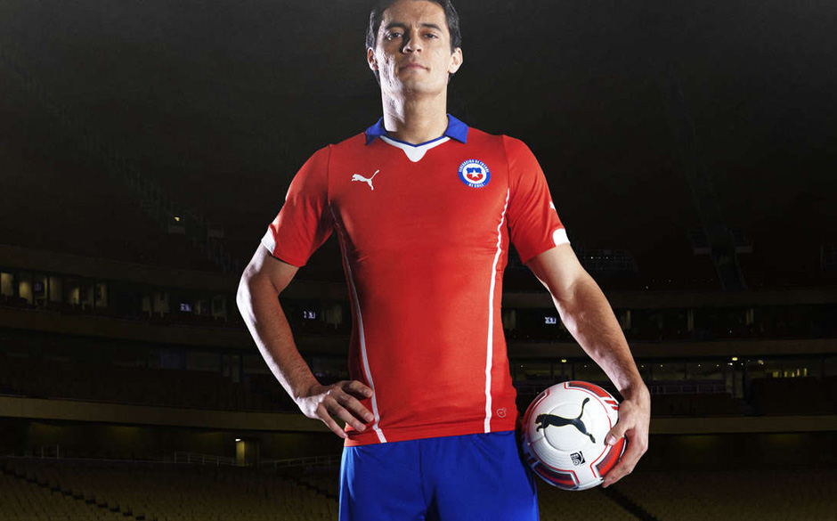 18. Sportlich, energisch und frisch. So kann sich ein Trikot sehen lassen. Chile, ab damit auf den Rasen!