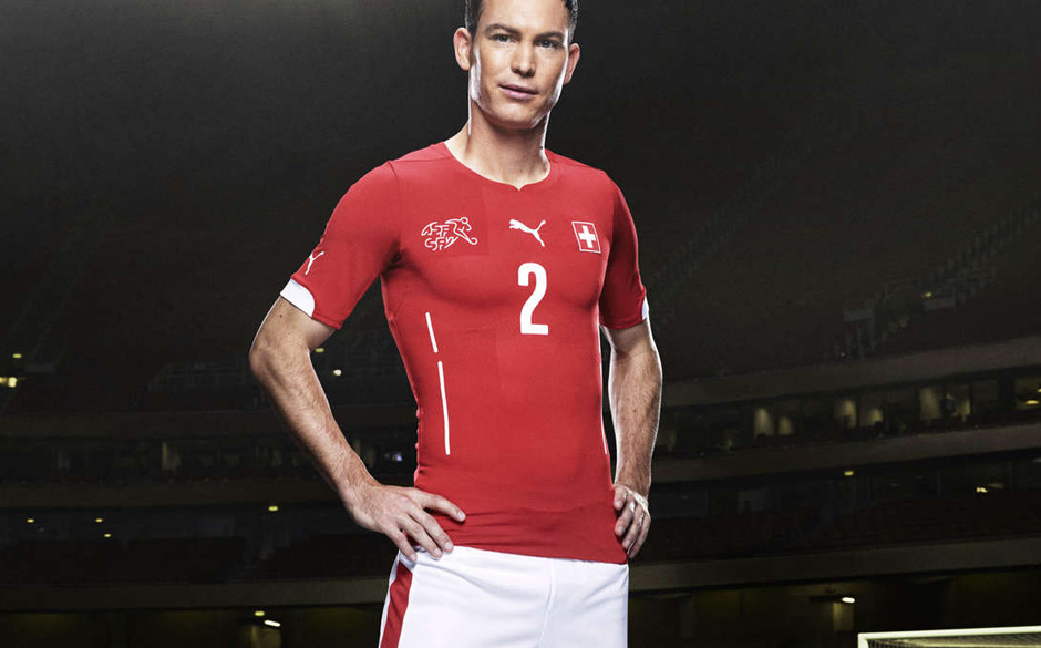 10. Das Kreuz auf der Brust, das Kreuz auf dem Herzen. Ritterlich! Lediglich die zwei weißen Streifen hätten die Schweiz...